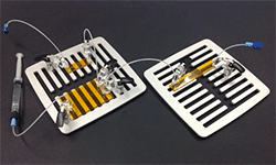 画像：Universal Microfluidic Chipholder (S-Chipholder AHP 200)