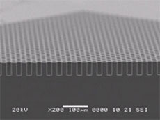 ICPによるSi加工例（お試しモールド）SEM