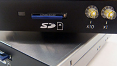 画像：フロッピーディスク(FD)→SDカード変換型ユニット