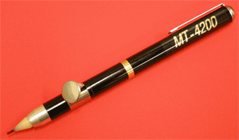 Photo : The High-Tech Tweezers: Pencil style pick up tool for tiny chip